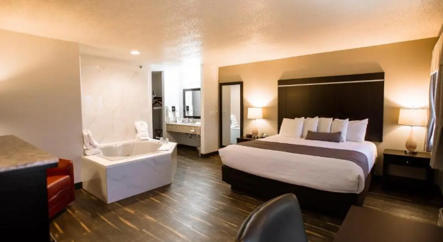 Люкс Ten Pin Inn & Suites