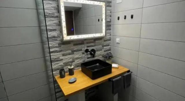 Felicia`s House, Забронировать Отель Отели Спата - Артемида с парковкой, Парковка