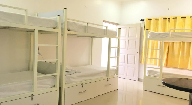 Кровать в общем номере Moustache Goa Cowork Hostel