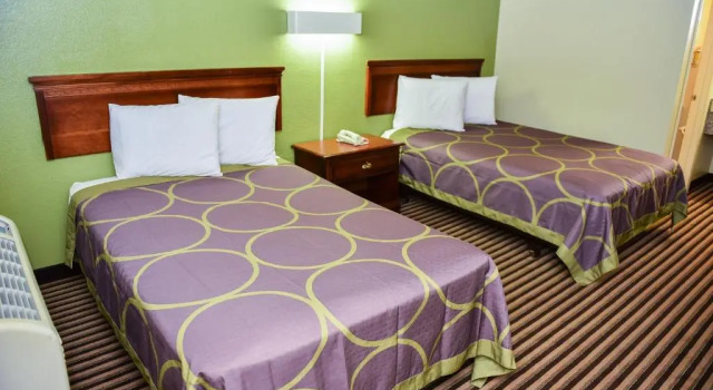 Четырёхместный номер Standard Masters Inn Tucker