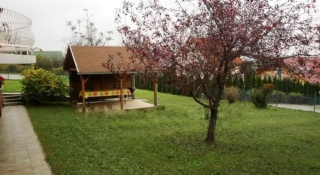 Porat House, Book Hotel Hoteller i Western Transdanubia med parkering, Parkering