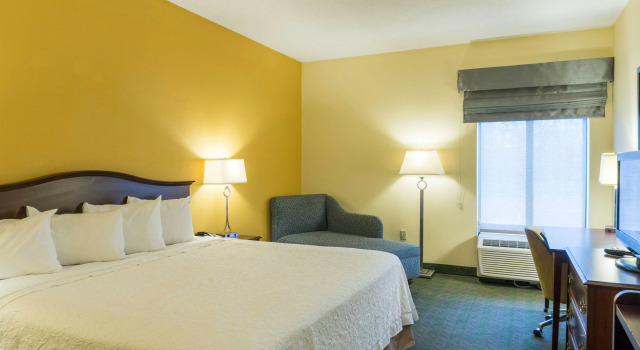 Hampton Inn New Philadelphia, Book Hotel New Philadelphia 