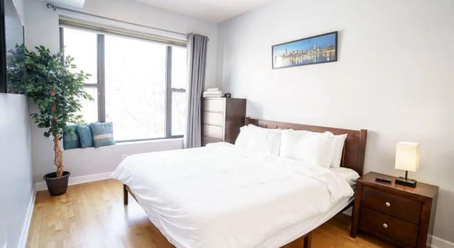 River North 3BR/2BA: HUGE, Parking, Center Chicago, Забронировать Апартаменты/квартира Апартаменты Чикаго, рядом с Мемориал ветеранов Вьетнама в Чикаго, Апартаменты/квартира