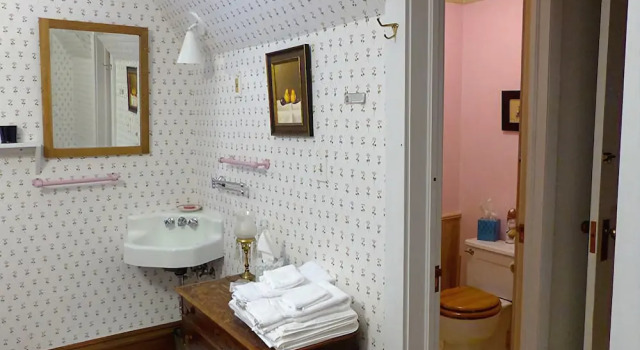 The Hood House Bed & Breakfast Inn, Забронировать Отель Саратога Вайоминг, рядом с Парк «Ветеранс-Айленд»