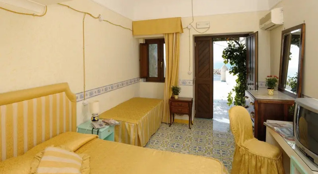 Трёхместный номер Standard с балконом Hotel Costa Diva