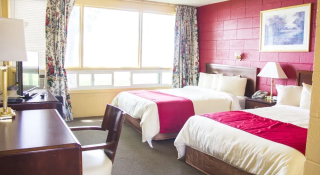 Четырёхместный номер Premium с видом на реку Riverview Motel