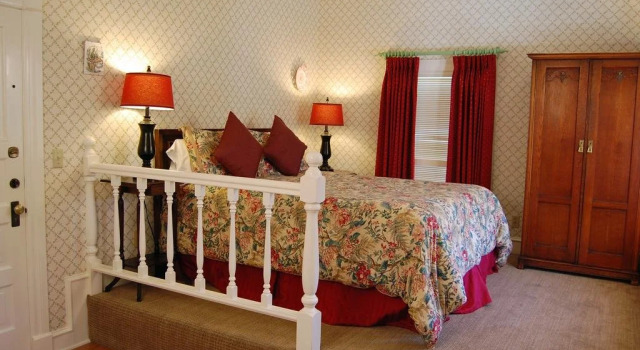 Cheshire Cat Inn & Cottages, Забронировать Отель Санта-Барбара Santa Barbara and Vicinity