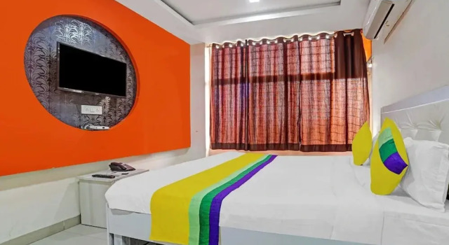 Hotel White House by OYO Rooms