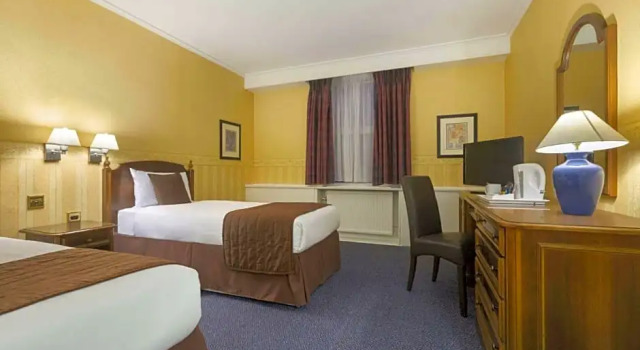 Семейный номер Standard Ramada by Wyndham Crawley Gatwick