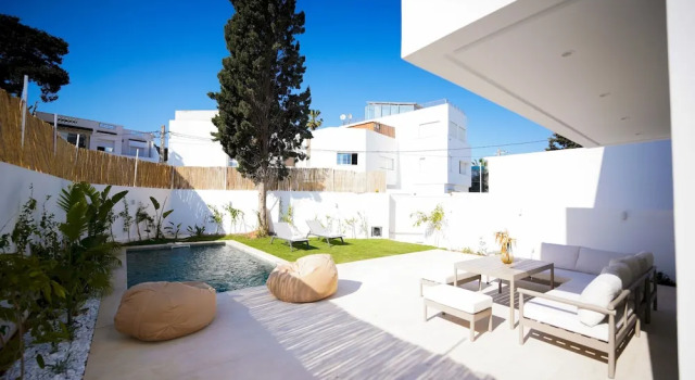 Villa Hermes Seaside and Luxurious