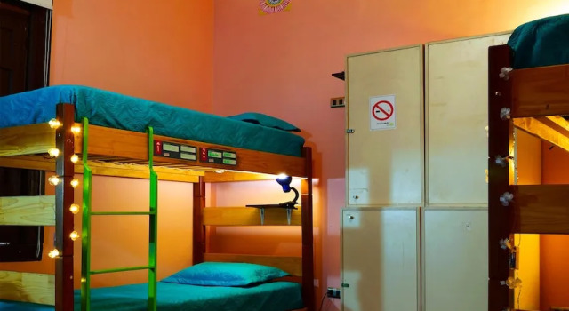 Кровать в общем номере (женский номер) Santiago Backpackers