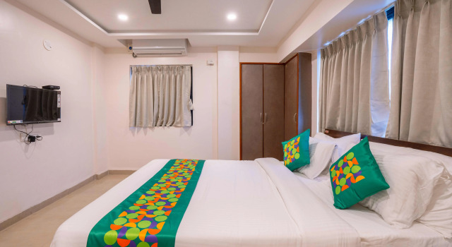 Номер Deluxe Treebo Royal Comfort Atithi