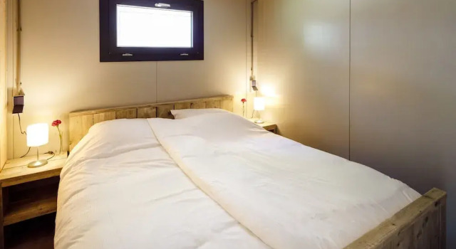 Тент Beautiful Lodge in Appelscha With Terrace