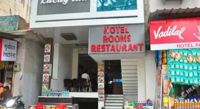 Oyo 38762 Hotel Lucky Inn