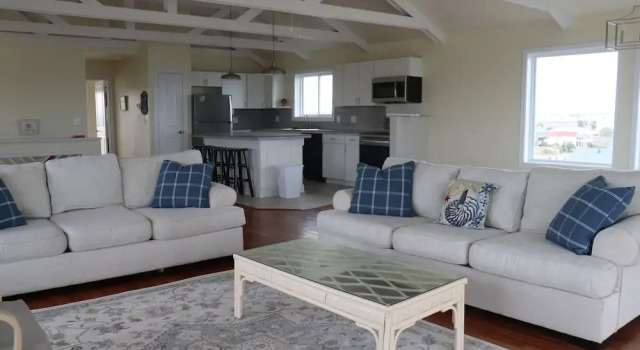 Апартаменты Deluxe 1817 Oceanfront Bed & Breakfast