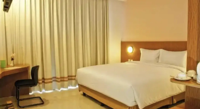 Номер Deluxe Pomelotel Patra Kuningan Jakarta