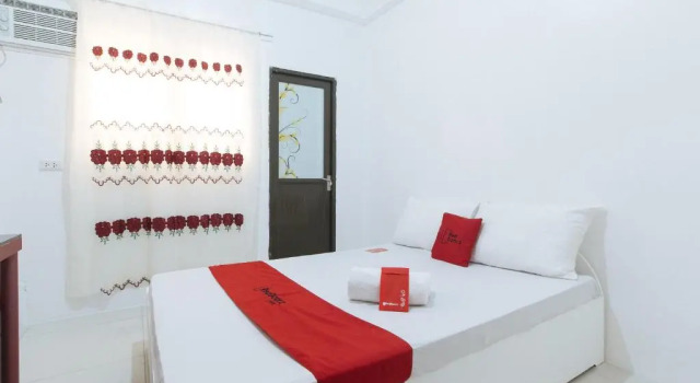 Номер Standard RedDoorz @ Jardin LRT Tayuman Manila