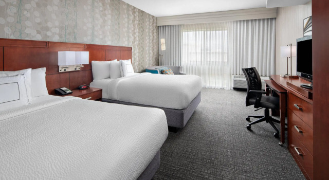 Четырёхместный номер Standard Courtyard by Marriott Raleigh North