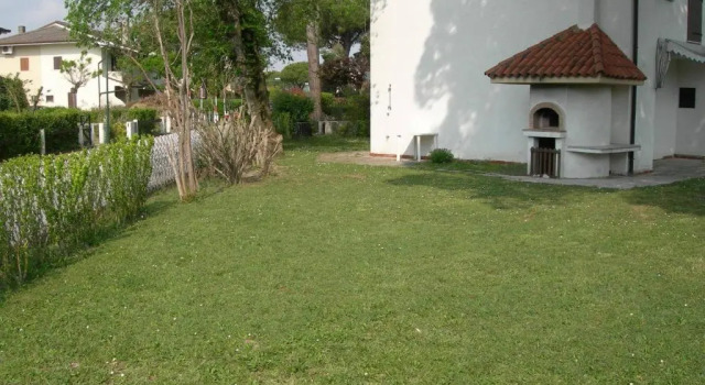 Beautiful Villa for 7 People With Swimming Pool and Private Garden by Beahost, Забронировать Вилла Каорле Линьяно-Ривьера