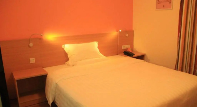 Номер Standard 7Days Inn Dongguan Guanhui City Rail Dalang Town Station Branch