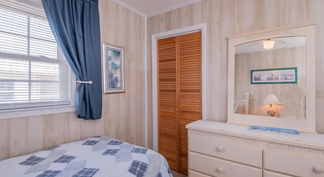 Dip Inn by Oak Island Accommodations, Забронировать Отель Остров Оук Северная Каролина, рядом с Пирс Ocean Crest