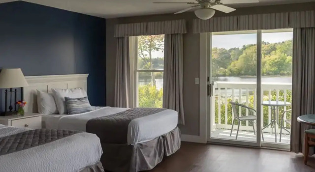 Четырёхместный номер Standard с балконом Sebasco Harbor Resort & Golf Club