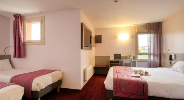 Четырёхместный номер Standard Brit Hotel Les Evens