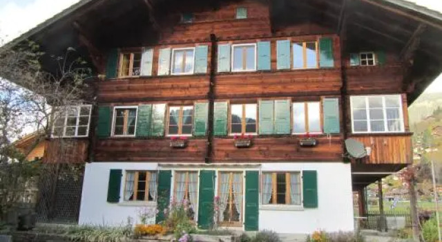 Chalet Halten, Buchen Sie Ferienwohnung Hotels in Lenk mit Parkplatz, in der Nähe von Walleg, Parkplätze