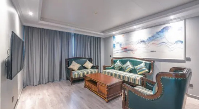 Люкс Deluxe Zhongzhou International Hotel (Zhonglou Plaza, Luohe Convention and Exhibition Center)