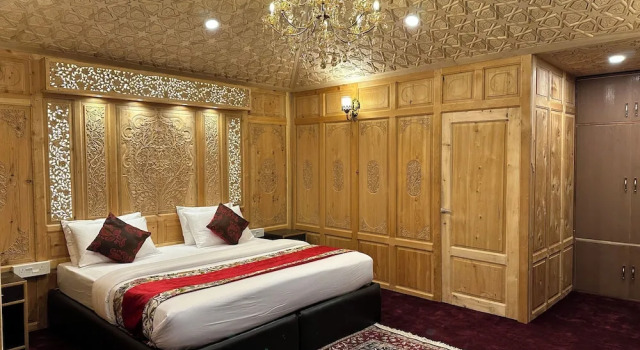 New York Houseboat, Забронировать Отель Сринагар Jammu & Kashmir Ski