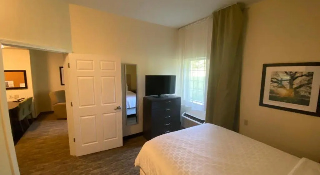 Люкс Candlewood Suites Hattiesburg by IHG