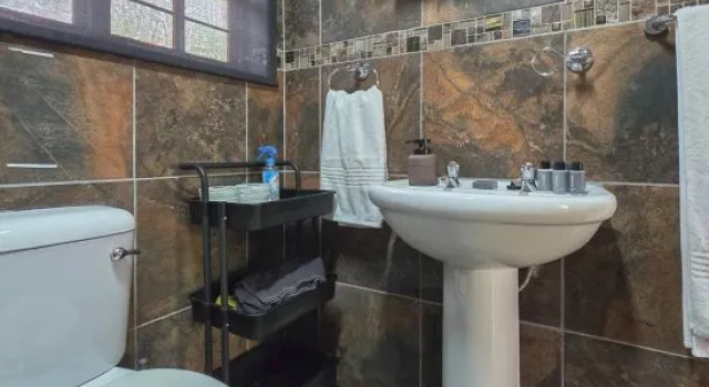 Inyathi Inn Kruger Park, Book Hotel Marloth Park 