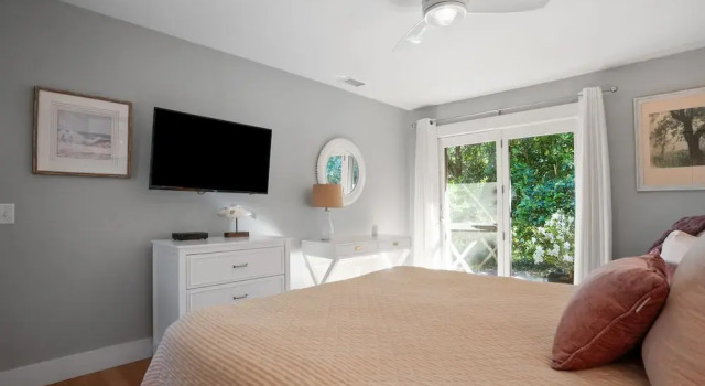 337 Greenwood Dr. at The Sea Pines Resort, Забронировать Курортный отель Хилтон-Хед-Айленд Lowcountry, рядом с Поля для гольфа Heron Point and Ocean Course