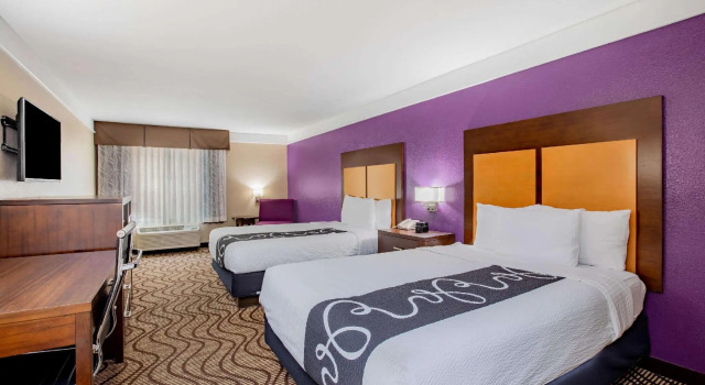 Четырёхместный номер Standard La Quinta by Wyndham Hesperia Victorville