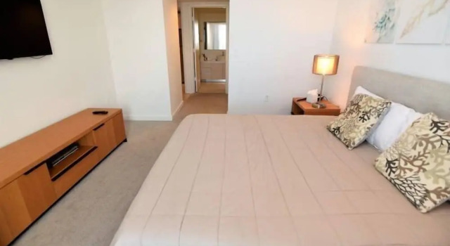 2 Bedroom Unit Across From Ocean @ Beachwalk Resort, Забронировать Курортный отель Курортные отели Халландейл-Бич, Курортный отель