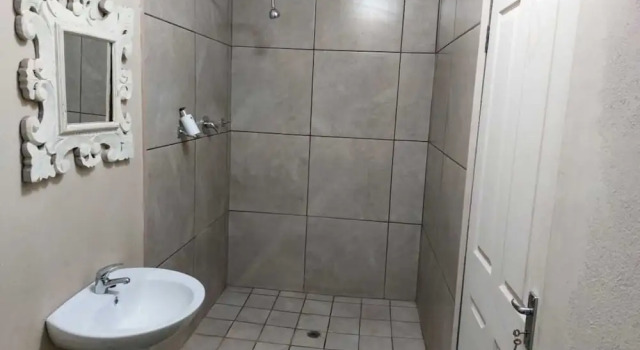 Номер Business Wisteria Lane Guesthouse