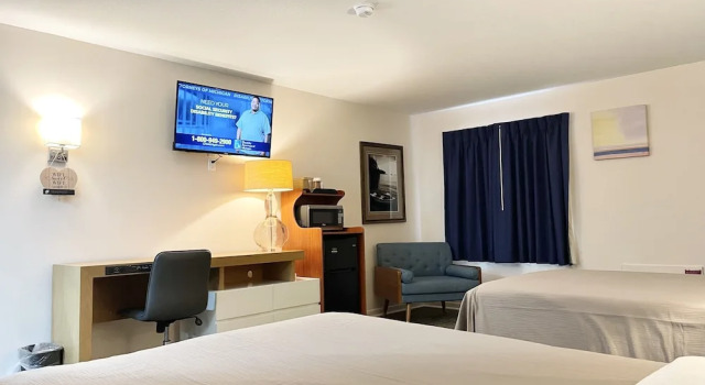 Standard Vierer Zimmer Rodeway Inn Formerly Camp Inn Lodge