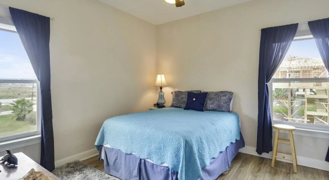 Sunny Beach Sandcastle Cottage by Ryson Vacation Rentals