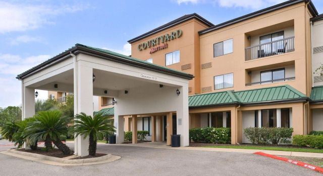 Courtyard Beaumont