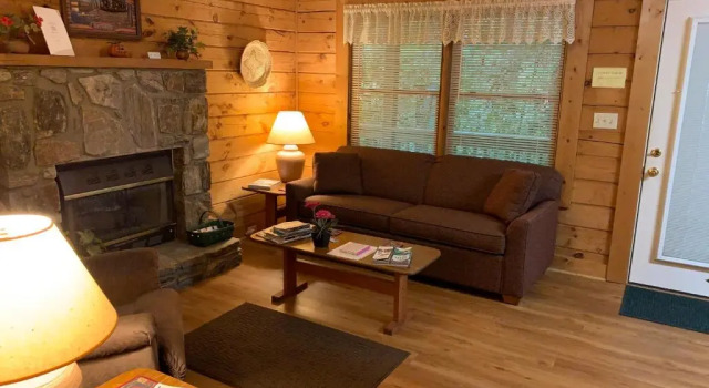 Misty Creek Log Cabins, Забронировать Отель Мегги-Вэлли Аппалачи, рядом с Maggie Valley Festival Grounds