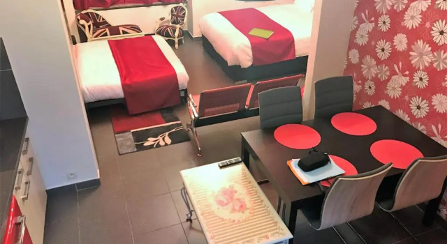 Апартаменты с балконом J and R Brussels City Apartment
