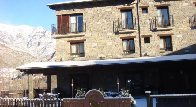 Hotel Sesué, Book Hotel Hotels in Aragon with Parking, Parking