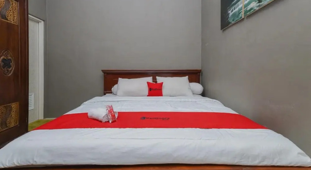Номер Standard Reddoorz Syariah at House Of Melati Kepanjen