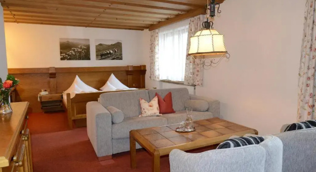 Трёхместный номер Deluxe с балконом "Quality Hosts Arlberg Hotel Garni Mössmer"