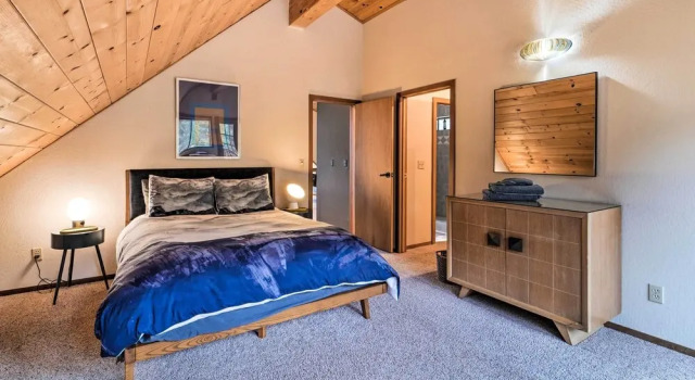 Deck + Fireplace: Log Cabin in Tahoe Donner!, Забронировать Дом для отпуска Траки Скво-Вэлли, рядом с Гольф-клуб Tahoe Donner