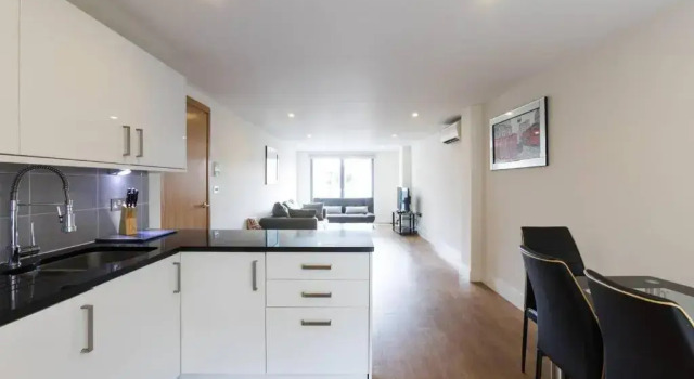 Bright and Modern 3 Bed Apartment Hyde Park Central London, Varaa Huoneisto Asunnot kohteessa Merseyside, Huoneisto