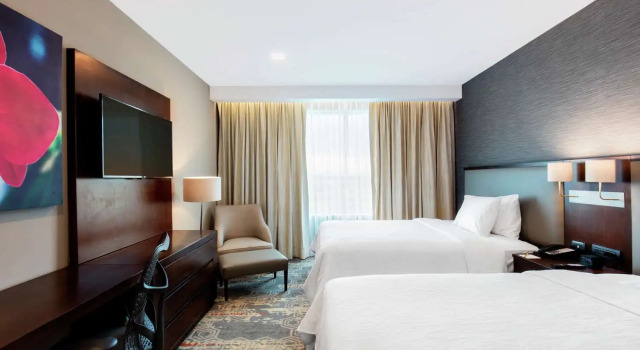Четырёхместный номер Standard с балконом Hilton Garden Inn Salamanca