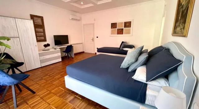 Полулюкс Tribus Boutique Hotel