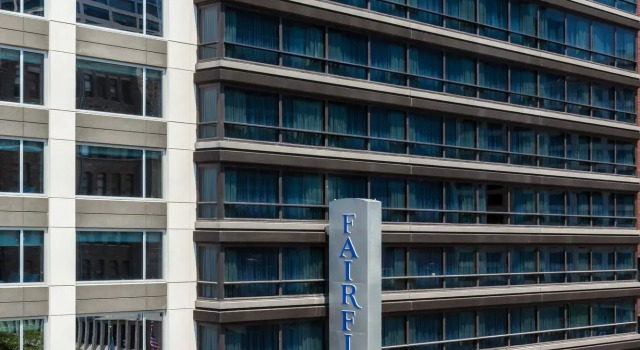 Fairfield Inn and Suites Chicago Downtown-River North, Забронировать Отель Ривер-Норт Чикаго, рядом с The East Bank Club