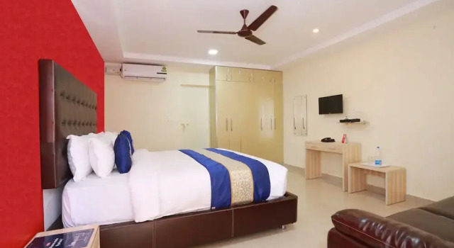 OYO 10149 Noor Residency, Забронировать Отель Отели Vypin Island с парковкой, Парковка